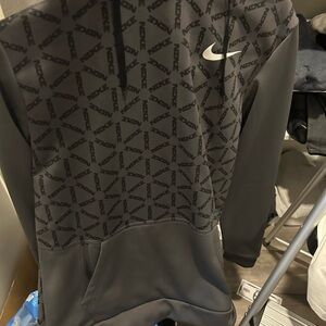 Nike Gray drifit with Textured Pattern and Crew Neck